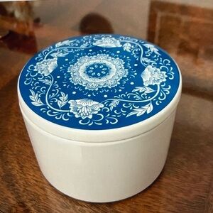 Floral Blue and White Round Ceramic Trinket Box Gift Idea New